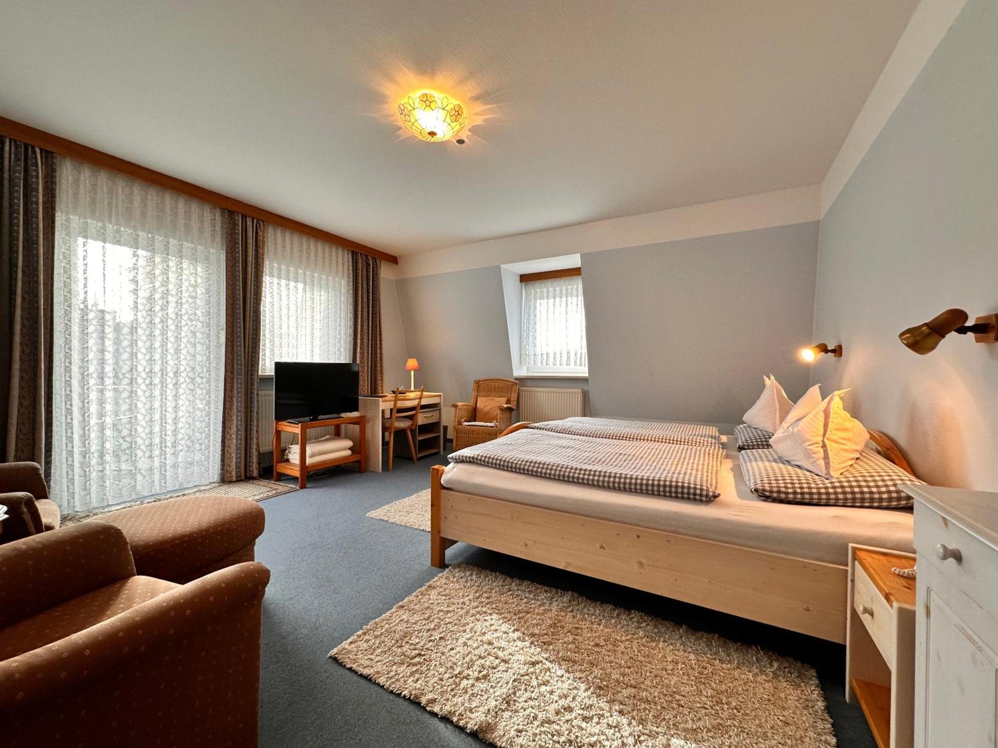 Pension Zum Loewen, Parkplatz, Fruehstueck, Wlan, Zentral Bad Steben Ngoại thất bức ảnh