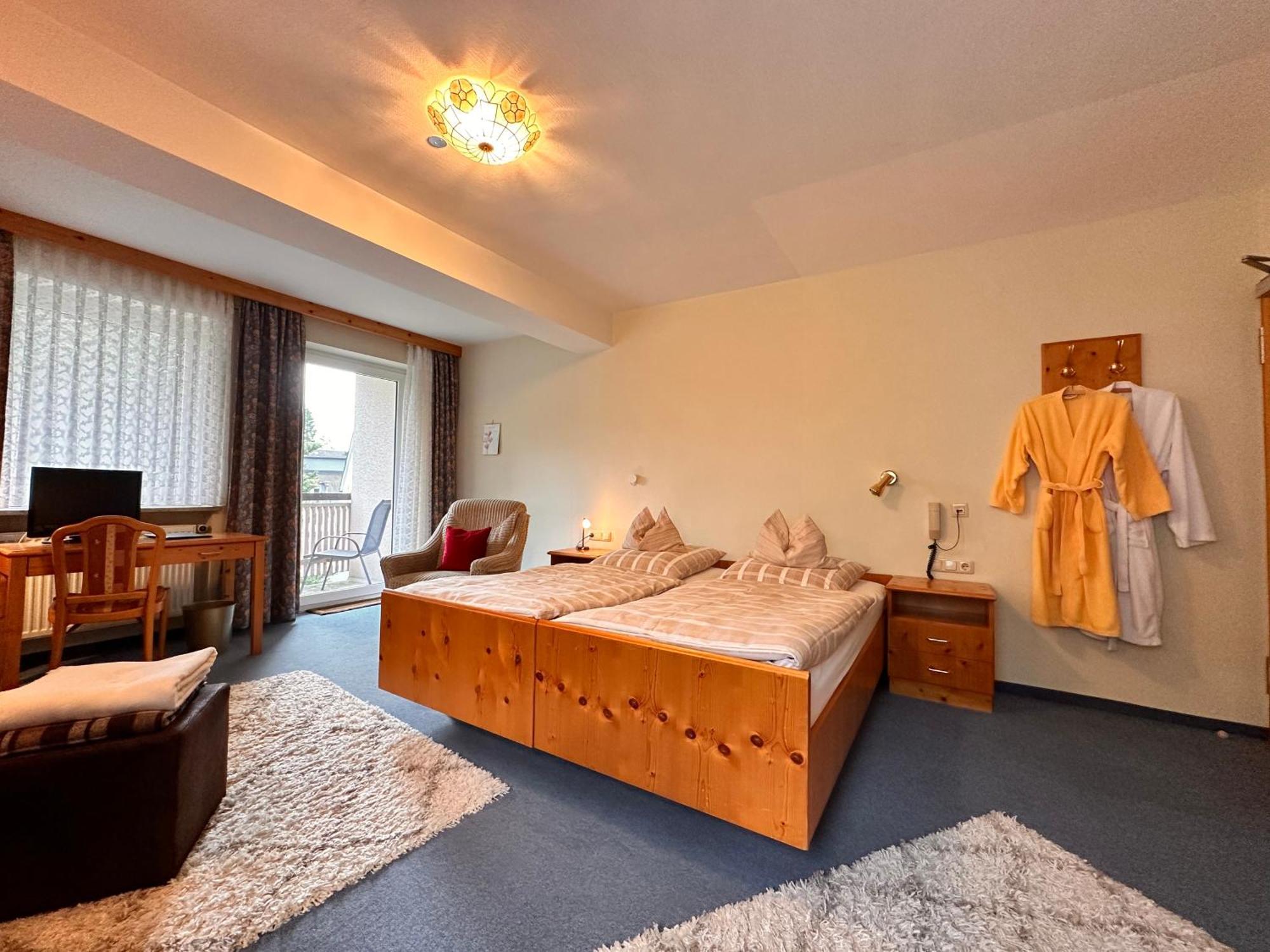 Pension Zum Loewen, Parkplatz, Fruehstueck, Wlan, Zentral Bad Steben Ngoại thất bức ảnh